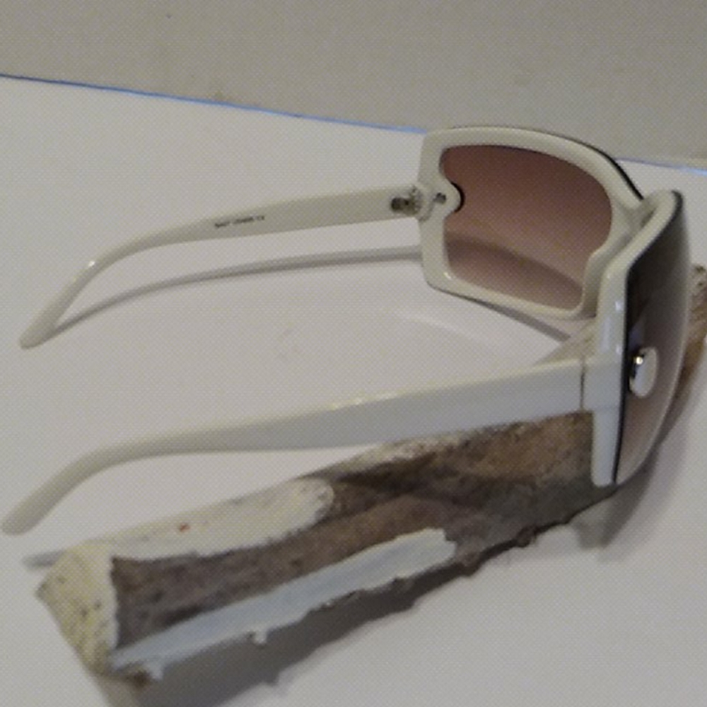 Nwot Brown and  White Sunglasses - Picture 2 of 6
